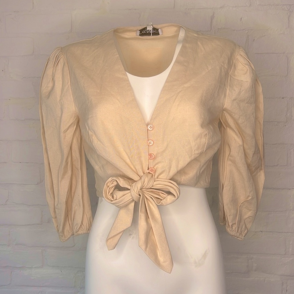 I am selling a Madeleine Simon Studio sample.